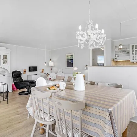 Three-bedroom In Lemvig *